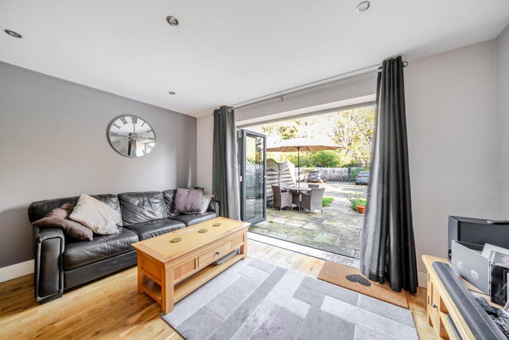 Apartment in Runnymede, Surrey - View 2