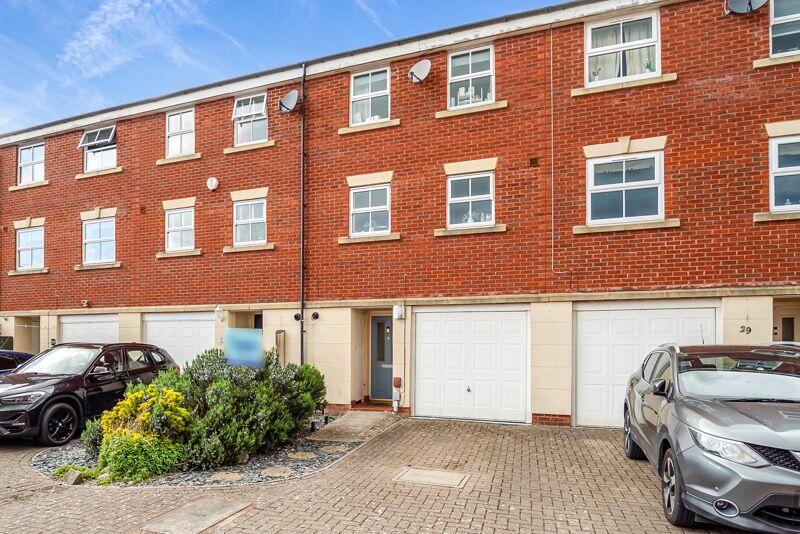 3-bed house on Pollard Road, Locking Castle - 3 BEDS + 2 BATHS, £255,000