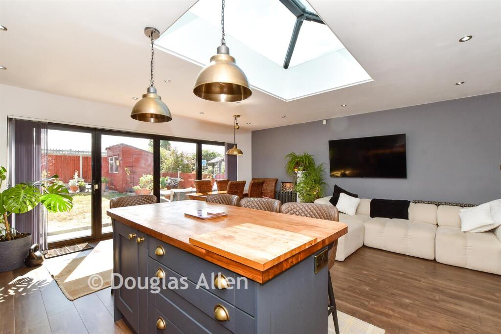 House in London, Harold Hill - View 5