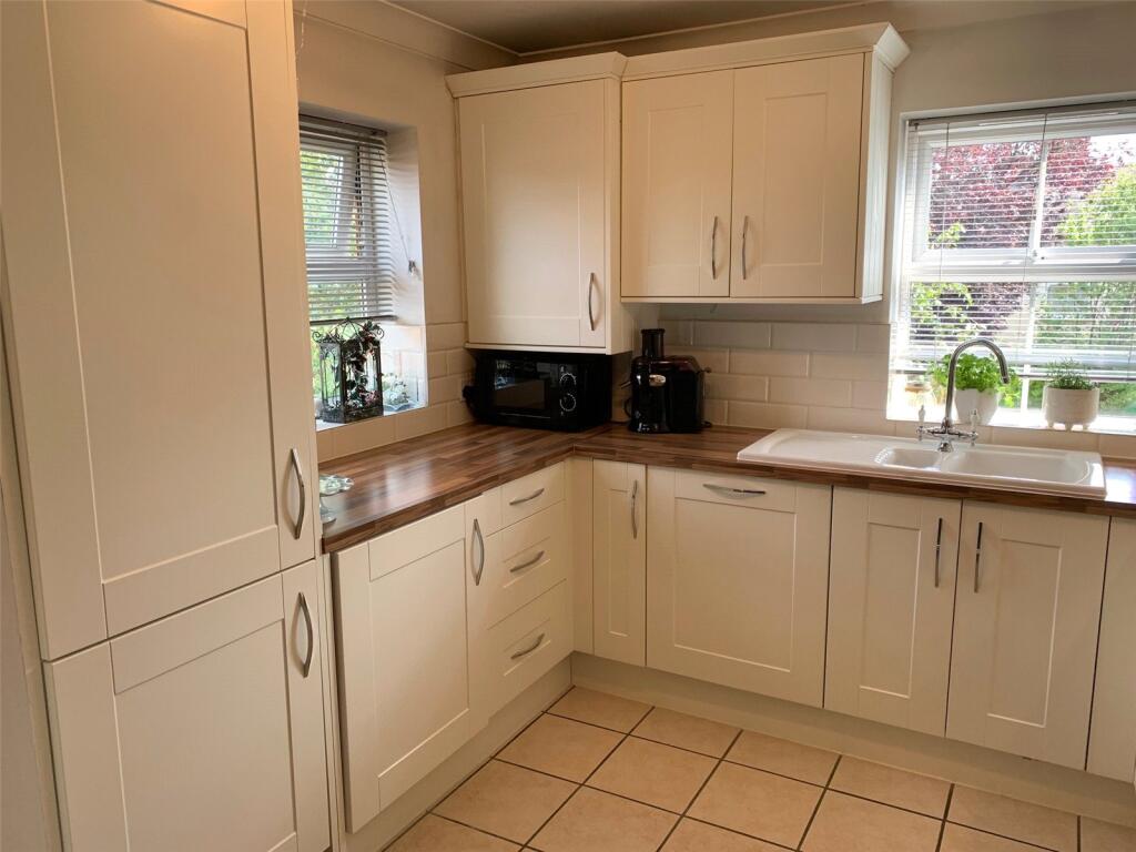 Apartment in Thatcham, West Berkshire - View 4