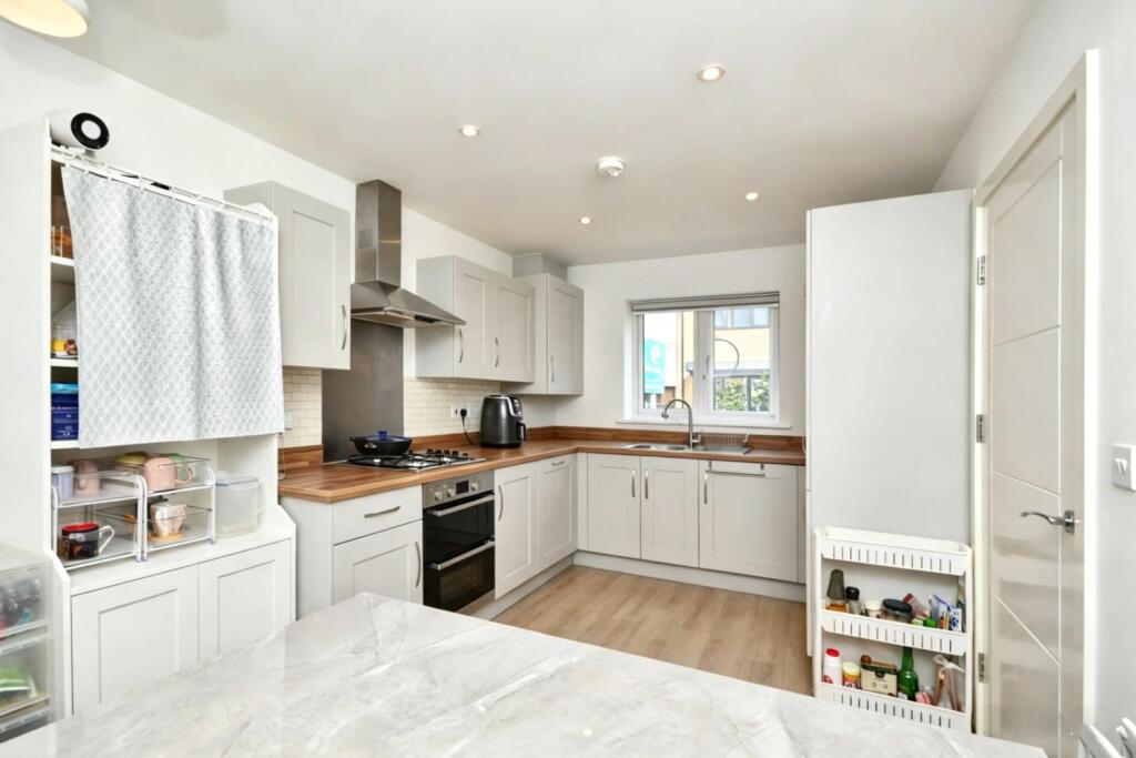 Prospect Close, Keynsham, Bristol photo 3
