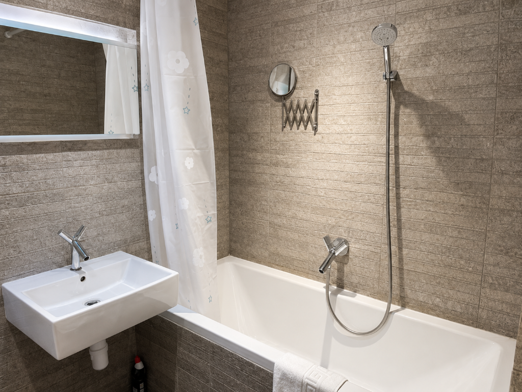 Apartment in Glasgow - View 5