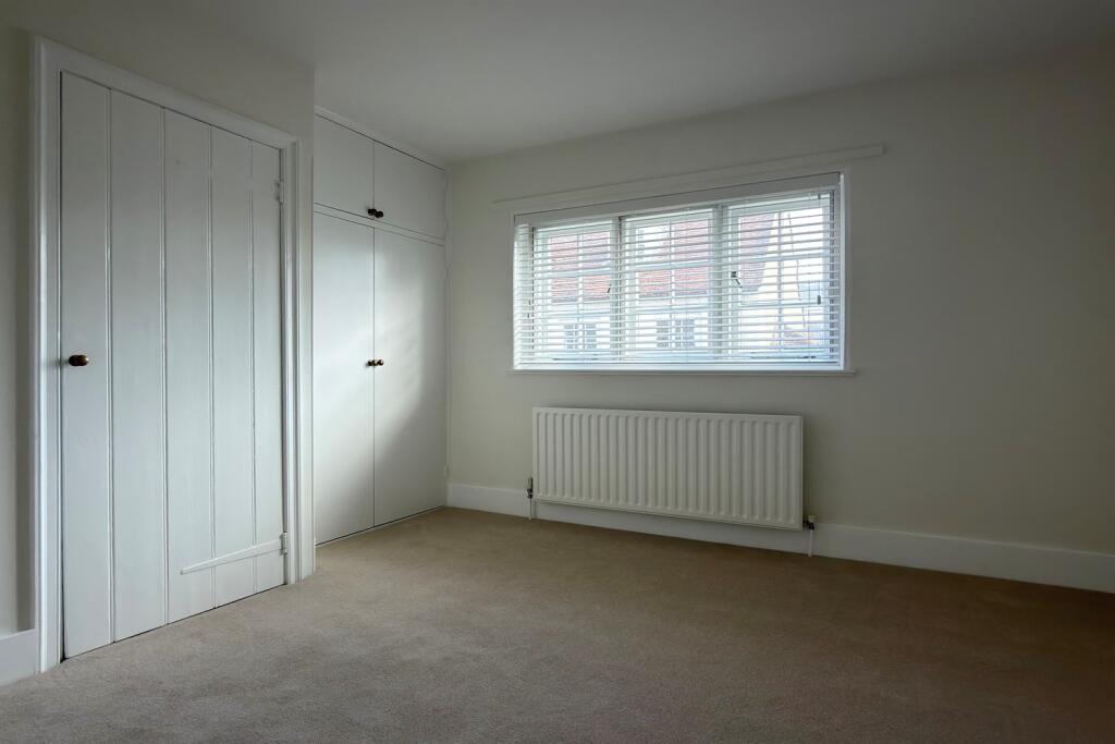 House in Portsmouth - More