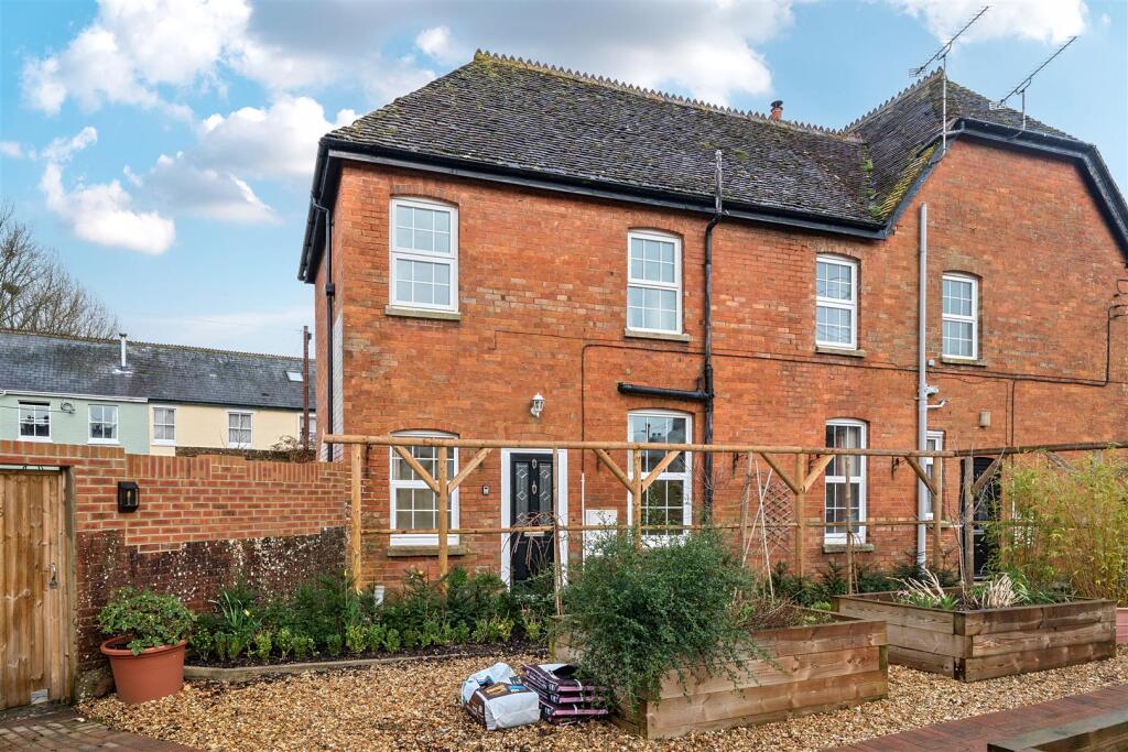 Main image of property: High Street, Cranborne, Wimborne