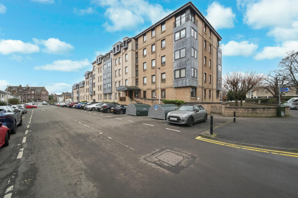 Main image of property: 6/42 Roseburn Drive, Roseburn, Edinburgh, EH12 5NS