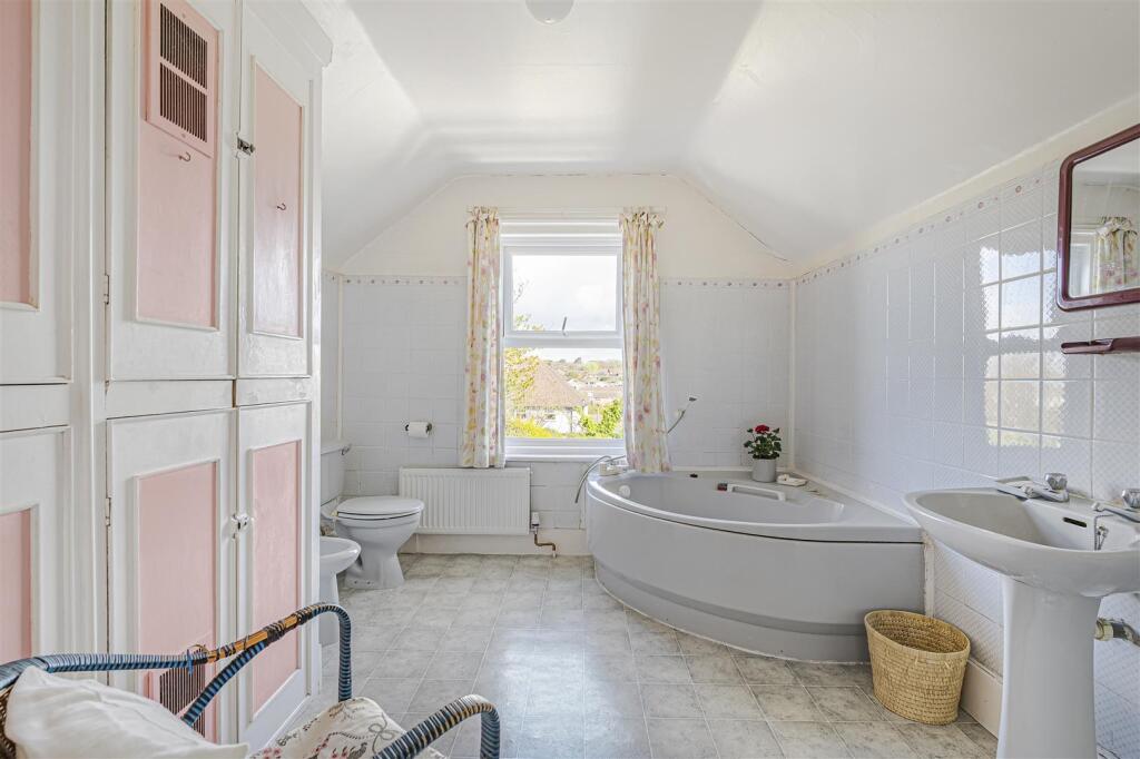 House in Lewes, Seaford - More