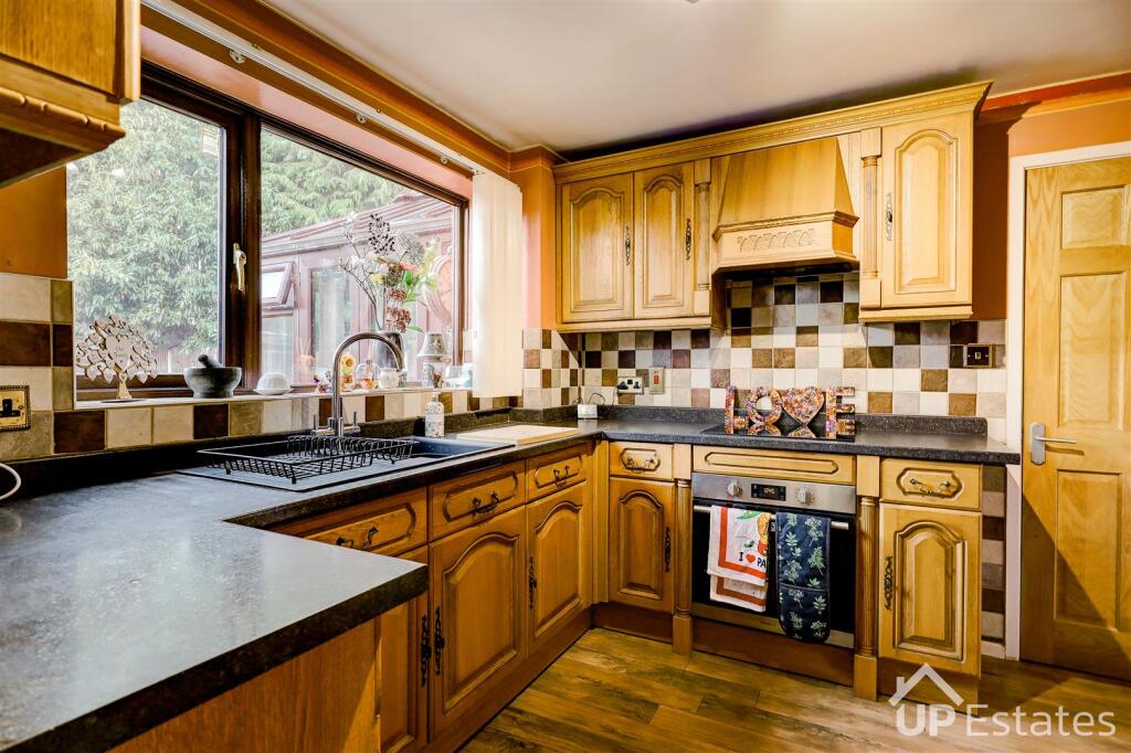 House in Nuneaton and Bedworth, Warwickshire - More