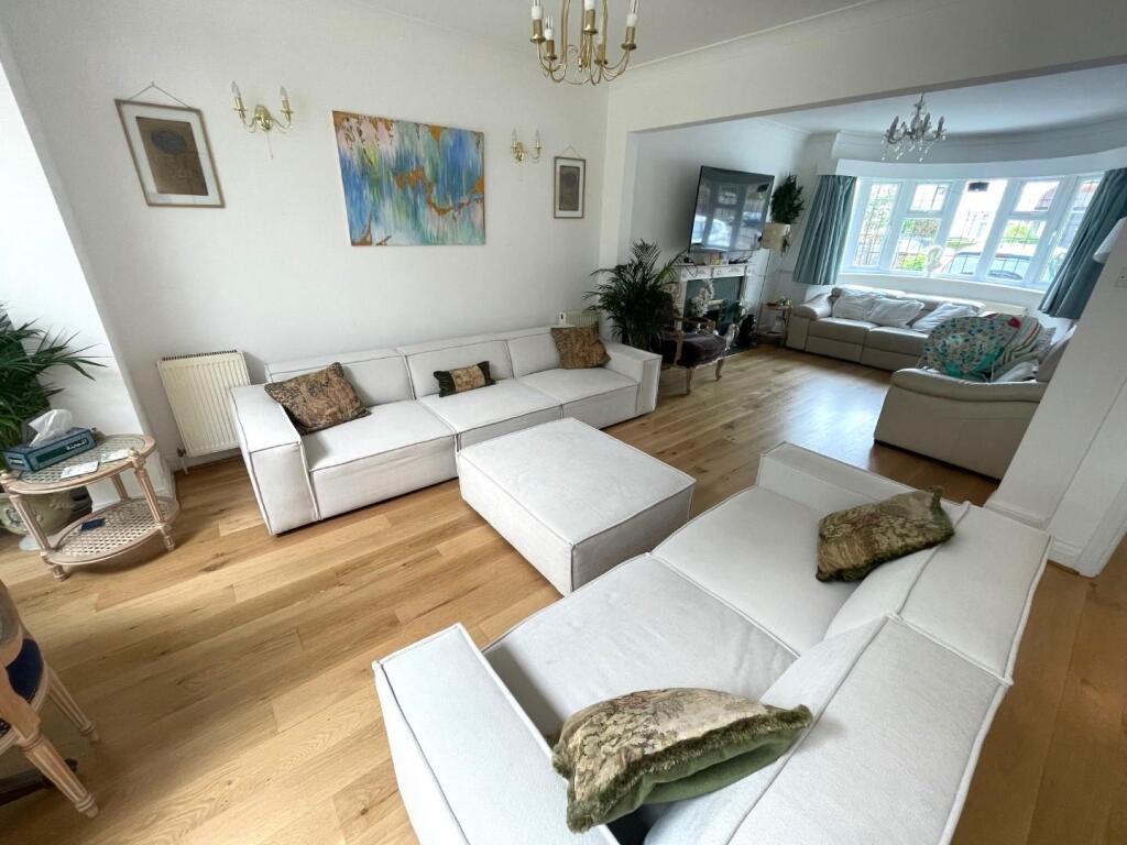 House in London - View 2