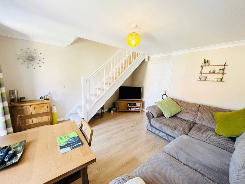 3 Treforest Close, Oakhurst, Swindon, SN25 2DE photo 3