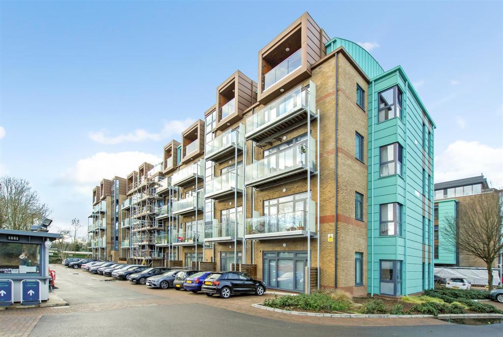 Apartment in Southall - View 4