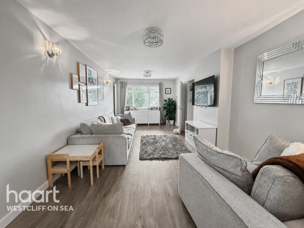 Eastwoodbury Crescent, SOUTHEND-ON-SEA photo 4