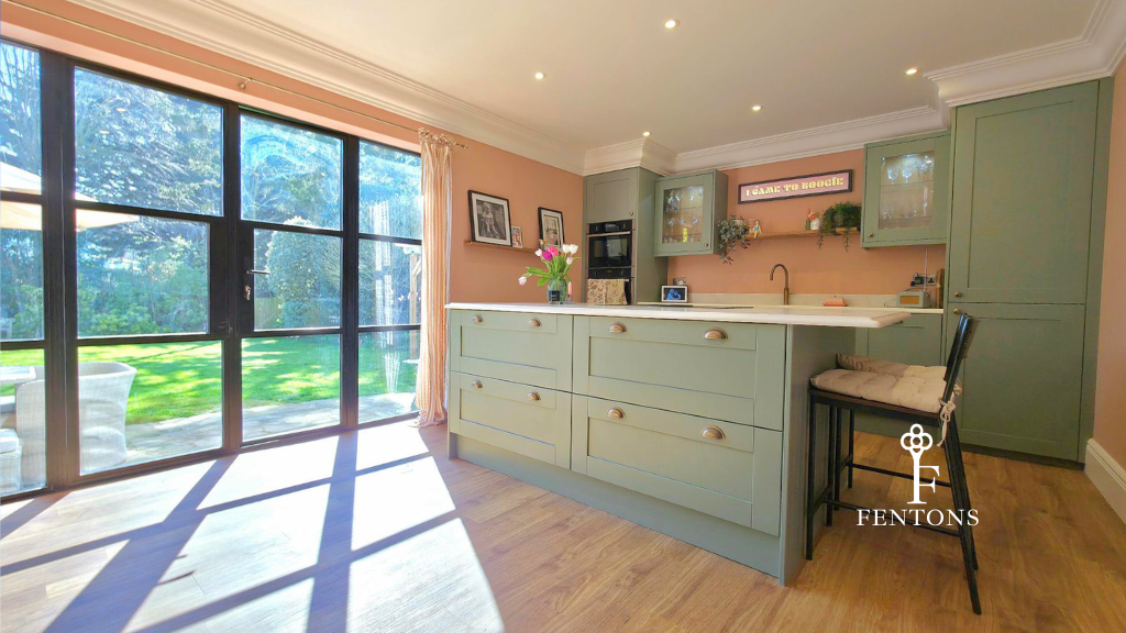 Holmbrook Way, Frinton-on-Sea photo 2
