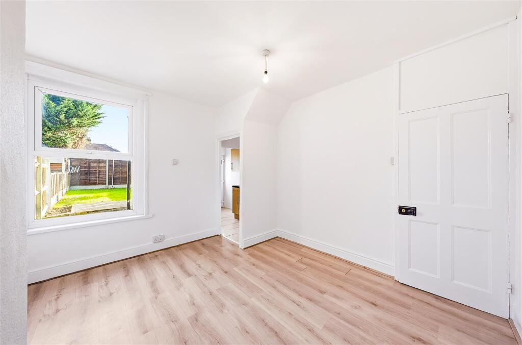 House in Dartford, Joydens Wood - View 5