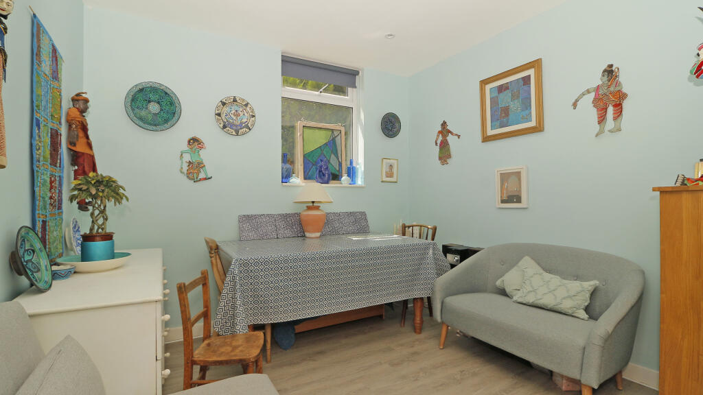 Ellesmere Avenue, Beckenham, Bromley photo 3