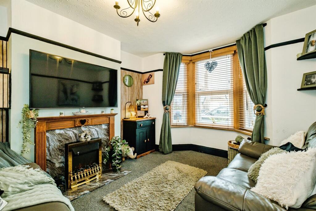 Lyndhurst Road, Worthing photo 4
