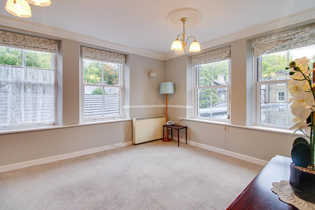 Apartment in Southend-on-Sea - View 3