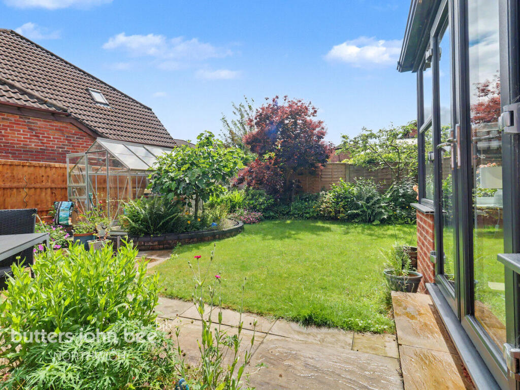 Harvest Close, Northwich photo 4