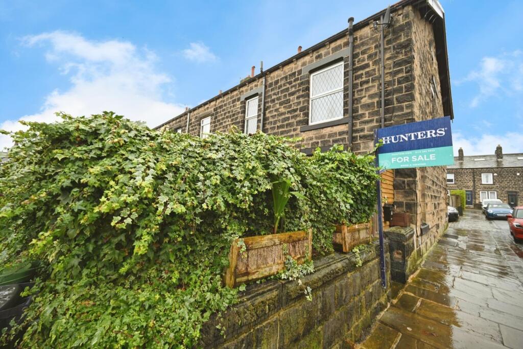2-bed terraced on Wells Mount, Guiseley, Leeds, £250,000