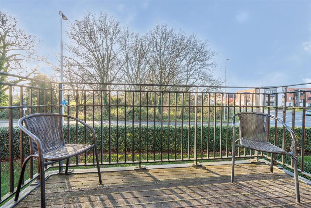 Foundry Court, Hazylwood, Wokingham, Berkshire, RG40 5AX photo 4