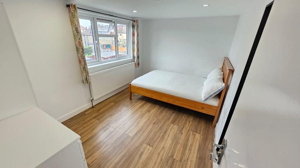 Main image of property: Wakefield Gardens, Ilford, London, IG1