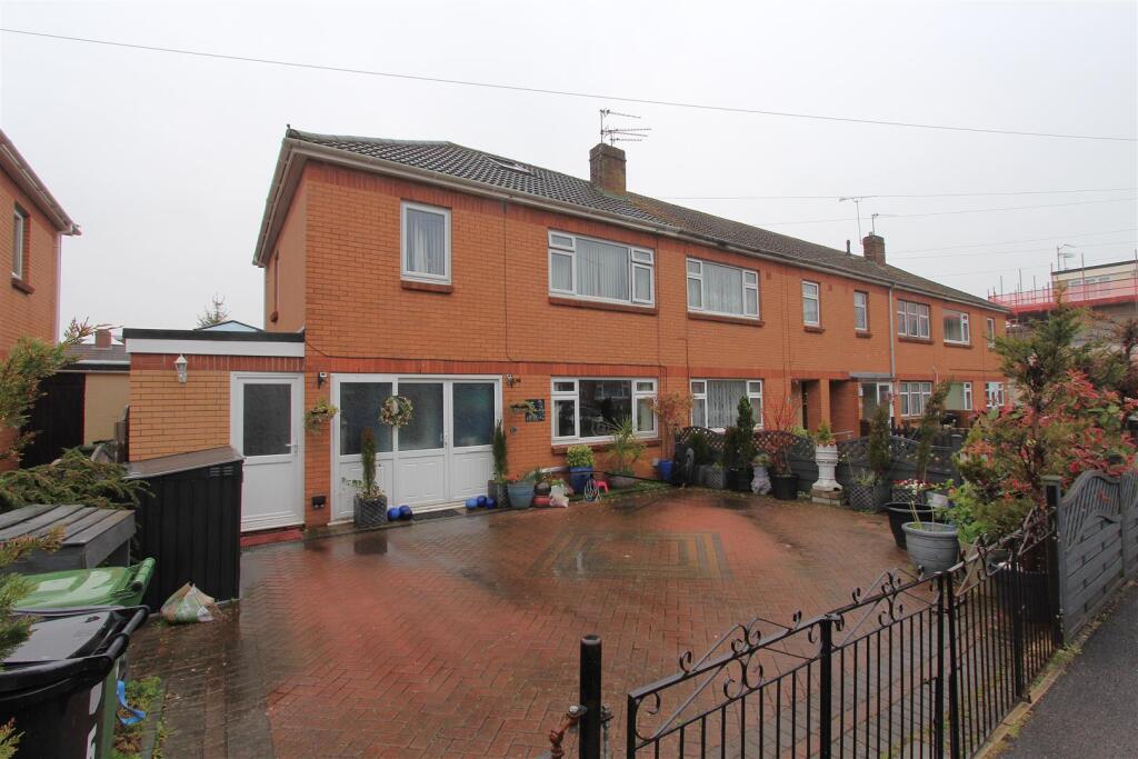 Main image of property: Mendip Close, Keynsham, Bristol
