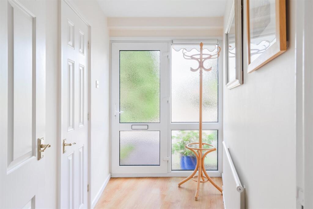 House in Sutton - More