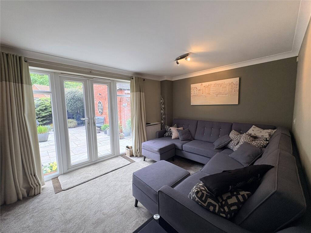 Rosefield Close, Fernwood, Newark, Nottinghamshire, NG24 photo 4