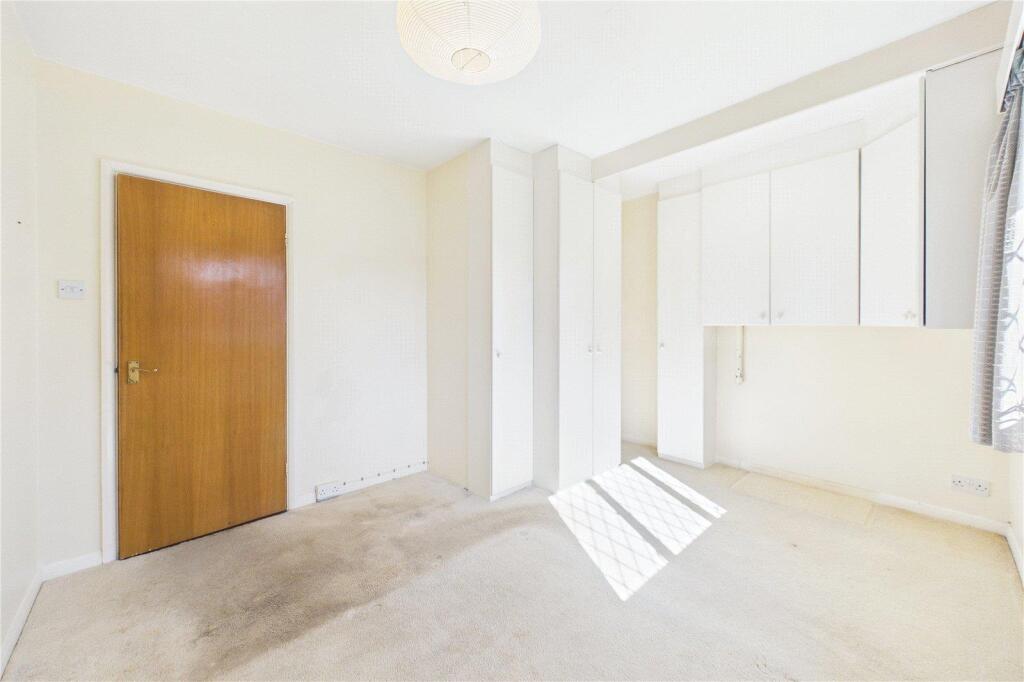 Apartment in Redhill - More