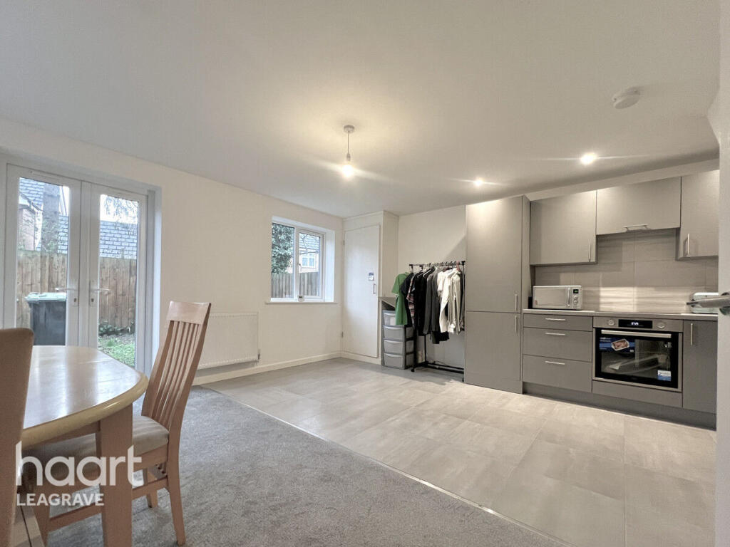 Chester Mews, Luton photo 3