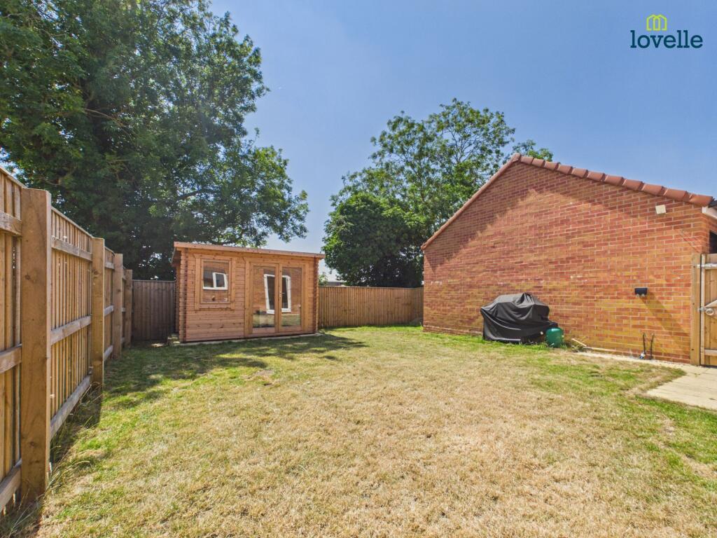 Aintree Drive, Market Rasen, LN8 photo 2