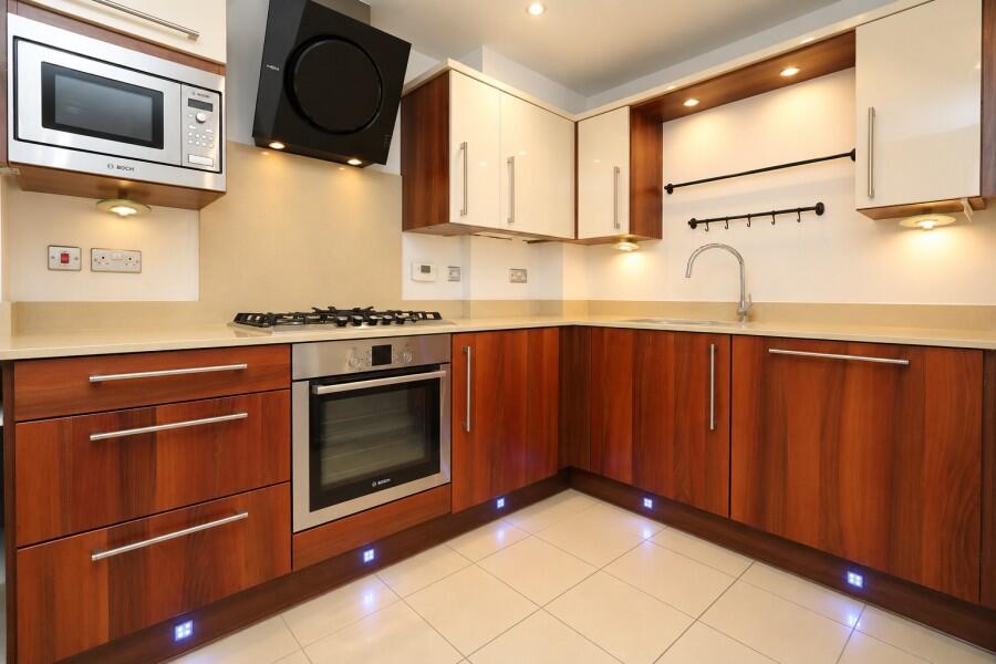 Apartment in Kingston upon Thames - View 4