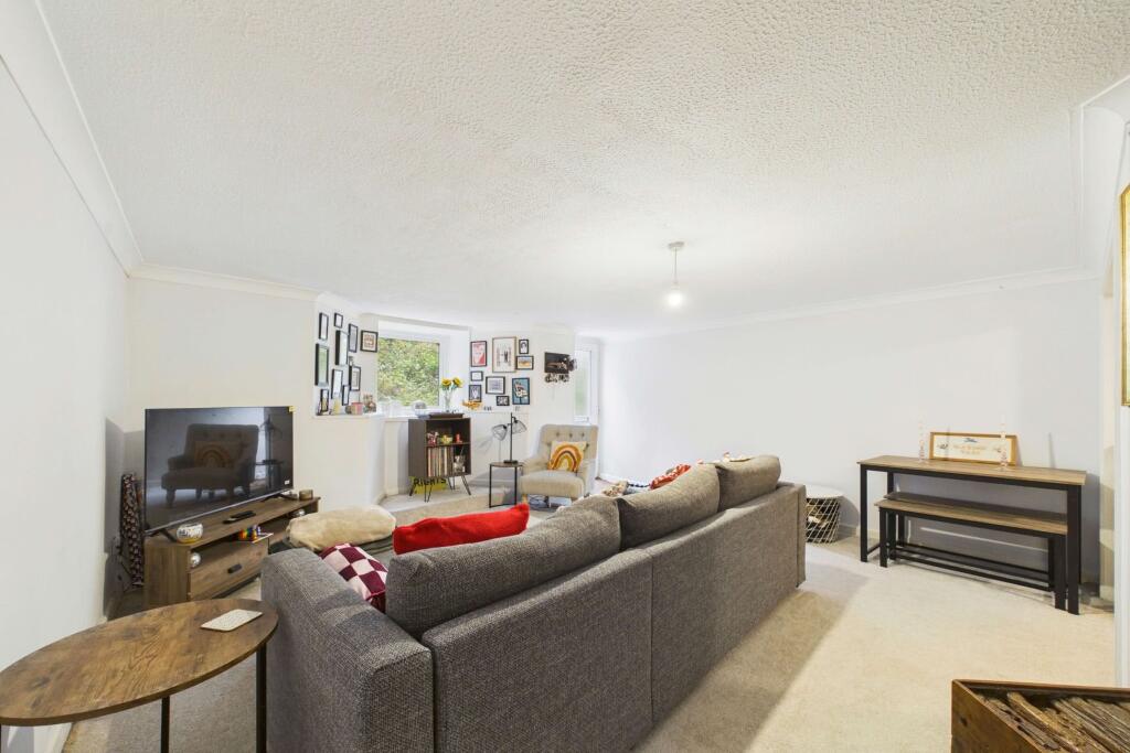 Apartment in Torquay, Torbay - More