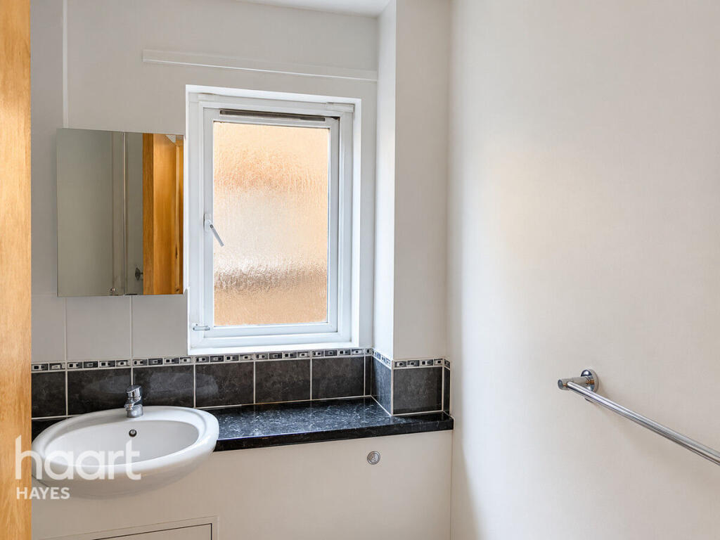 House in London, Windmill Park Estate, Hanwell - View 5