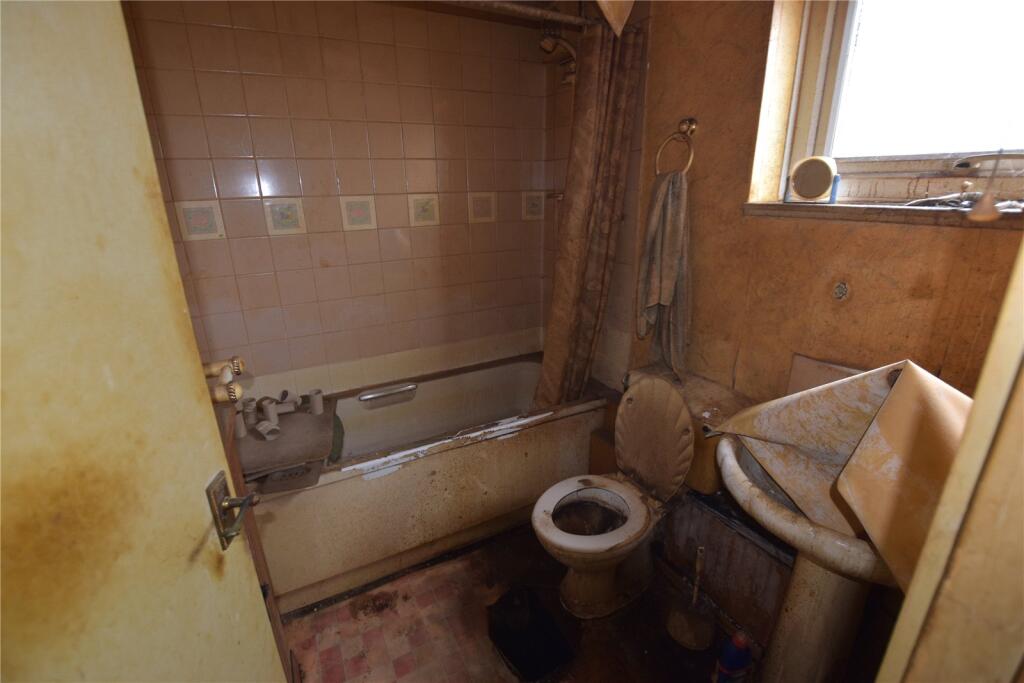 House in Leeds, West Yorkshire - View 5