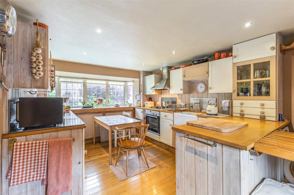 Easebourne Street, Midhurst, West Sussex, GU29 photo 4