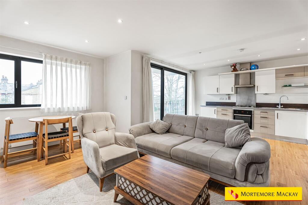Main image of property: Green Lanes, London