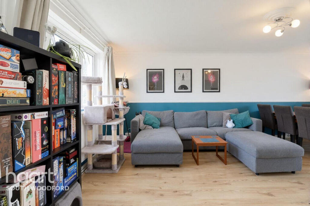 Apartment in Ilford - More