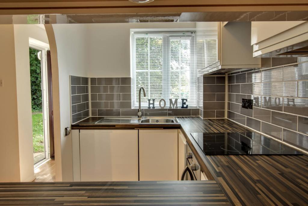 Apartment in Redhill - View 4