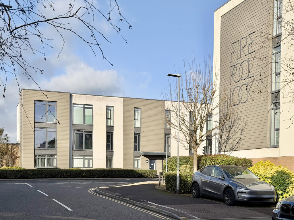 2-bed flat on Cunningham Court, Taunton, Somerset, £170,000