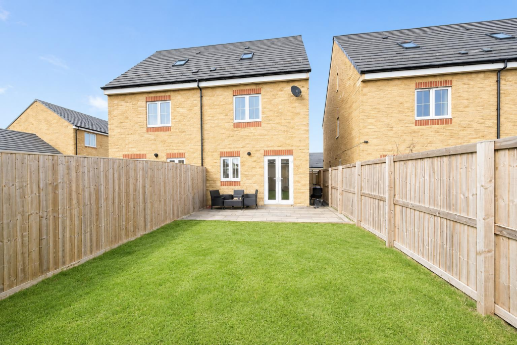 House in Bradford, Brompton Fold, Idle - View 4
