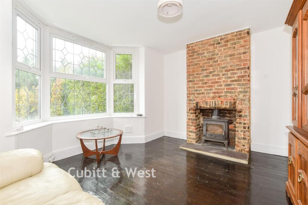 House in Tandridge, Horne - More