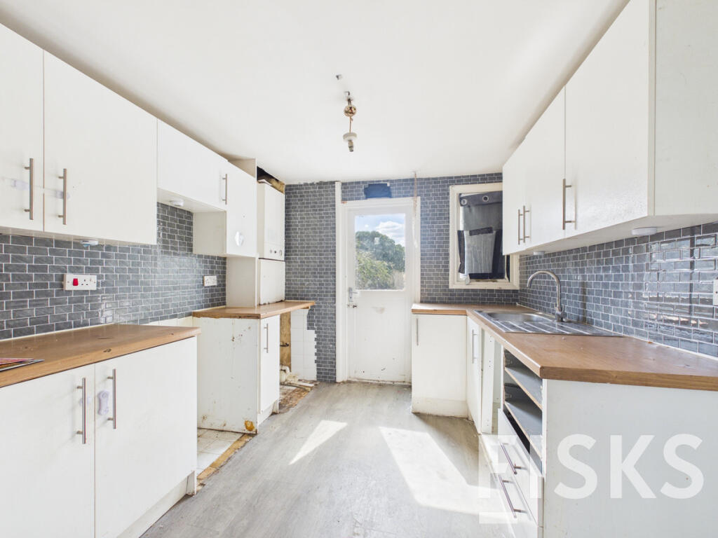 House in Southend-on-Sea - More