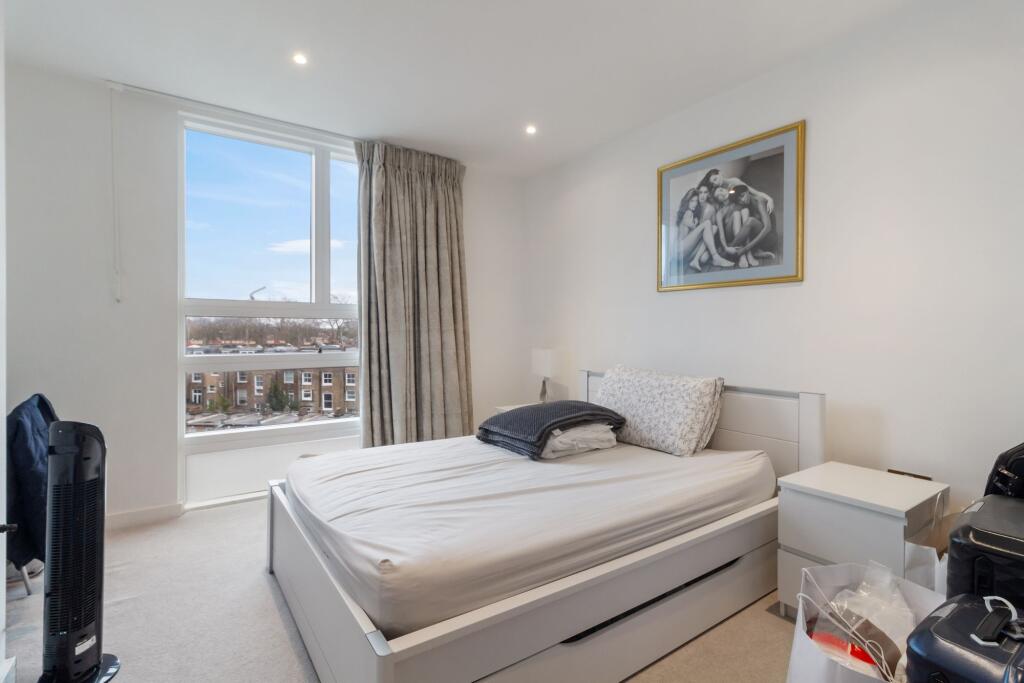 Apartment in London, Royal Borough of Kensington and Chelsea - More