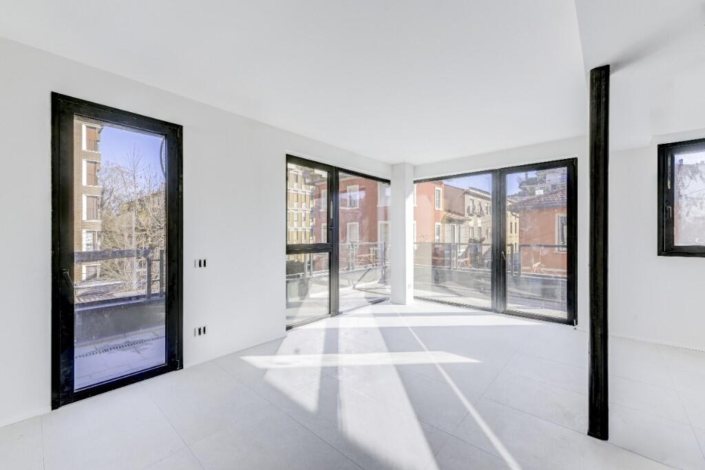 Main image of property: Milano, Milan, Lombardy