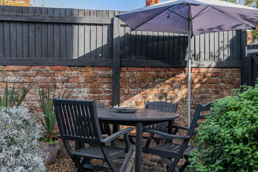 Apartment in Lewes, Newhaven - More