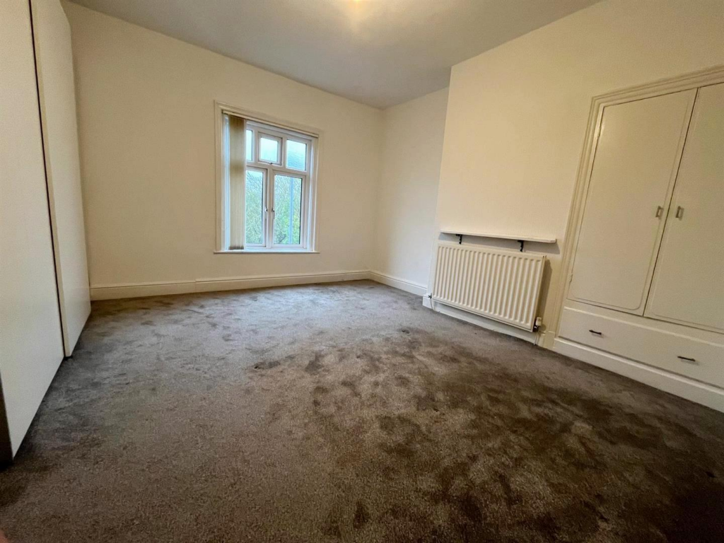 House in Tameside, Mossley - More
