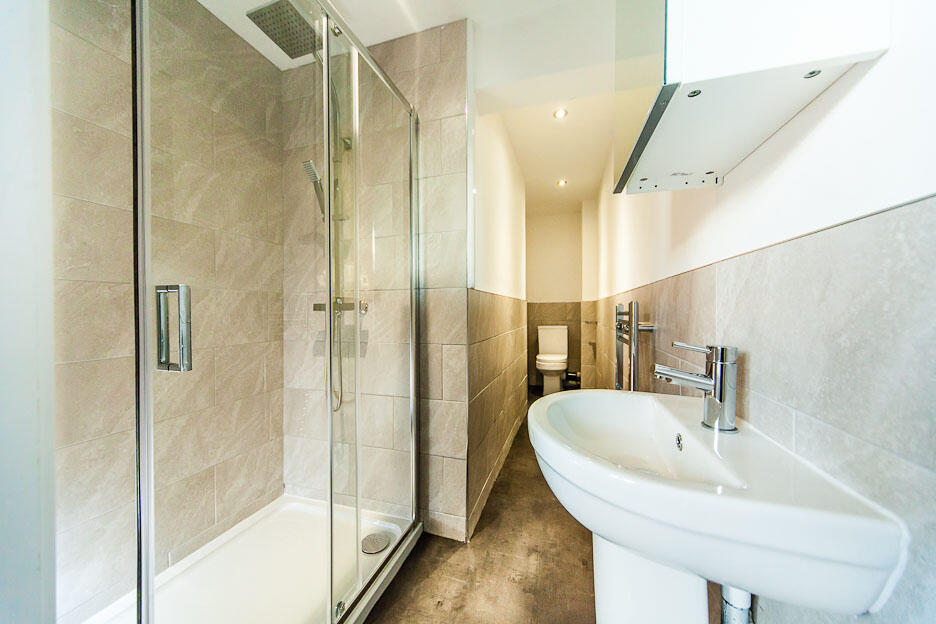 6 bedroom terraced house for rent