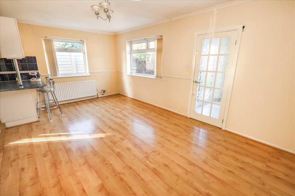 St Georges Crescent, Cippenham photo 4
