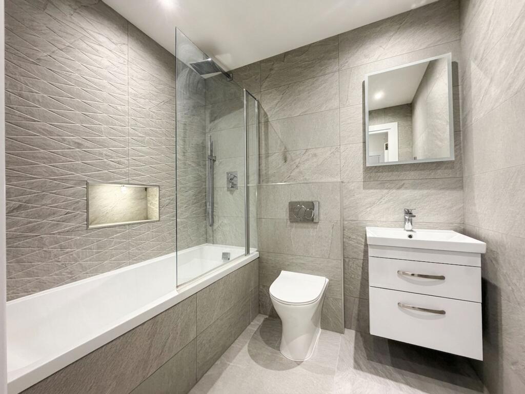 Apartment in Southall - More