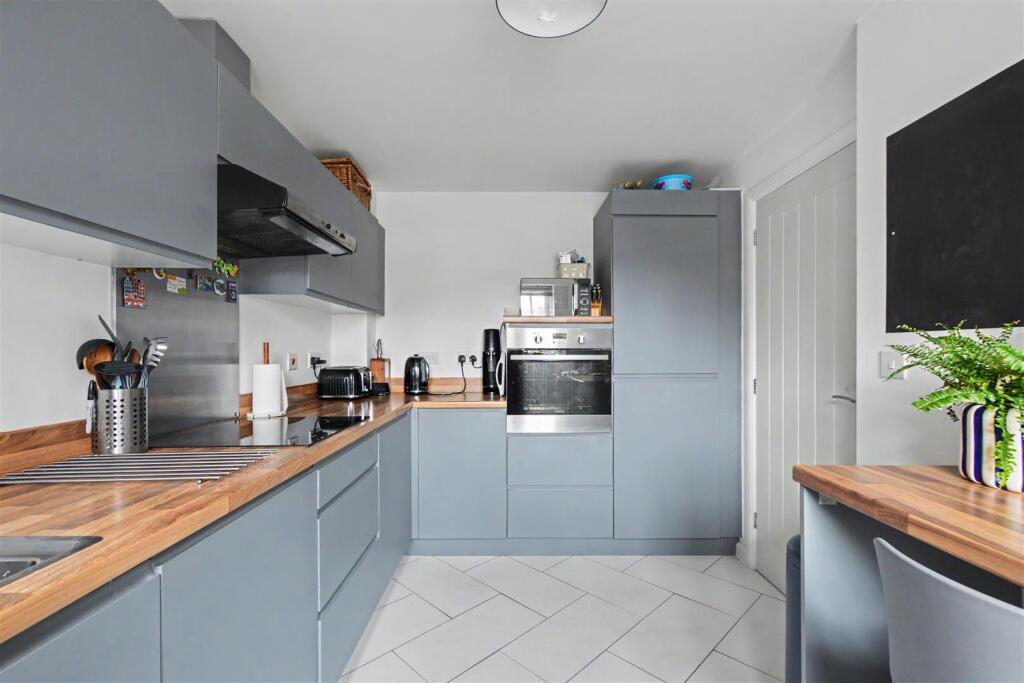 House in Nottingham, The Fairways, Chilwell - View 5